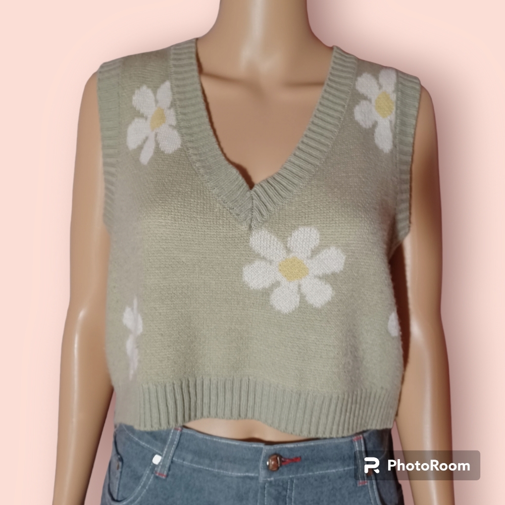 Rue21 Green Flower Cropped Sweater Vest